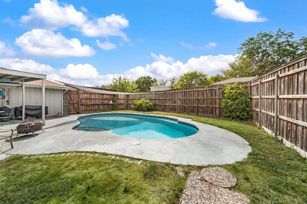 2405 Ridgewood Drive