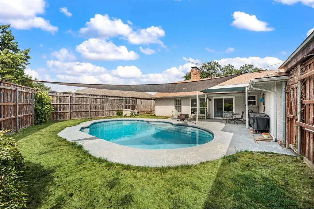 2405 Ridgewood Drive