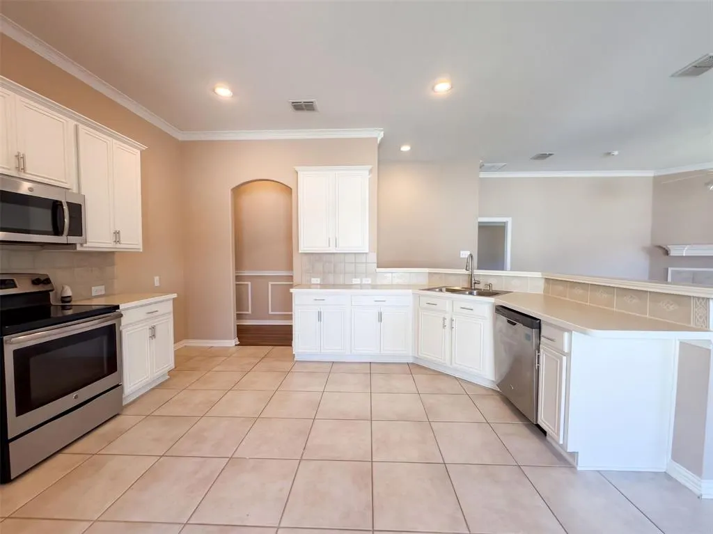 5327 Lake Gardens Drive