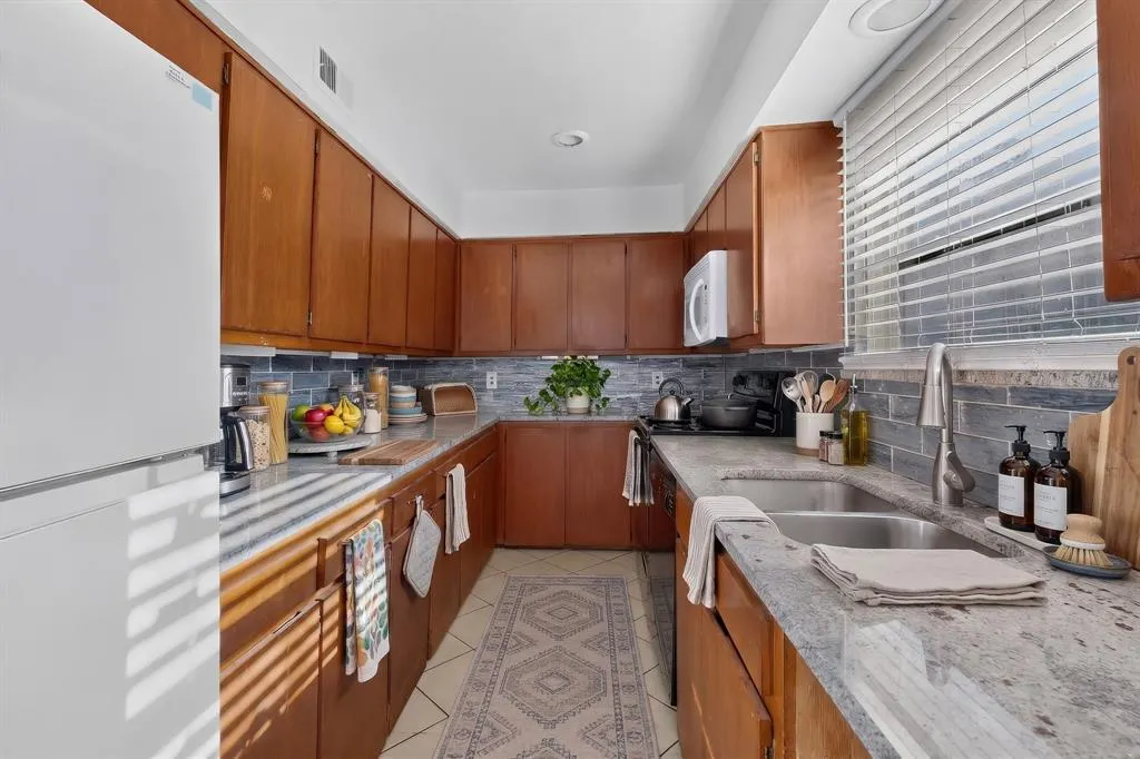 5710 Leona Avenue #9