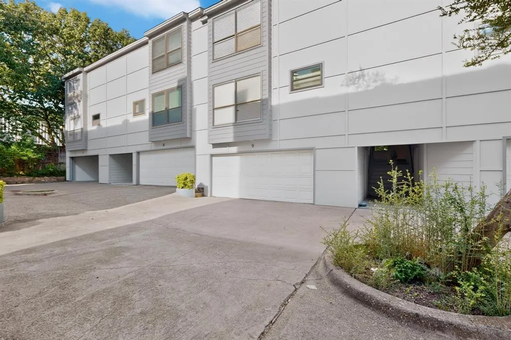 5710 Leona Avenue #9