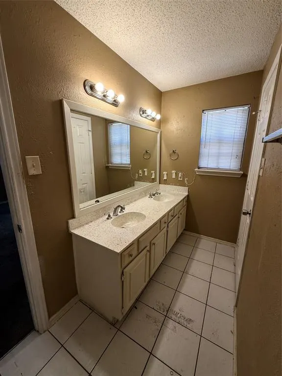8837 Saint Thomas Circle