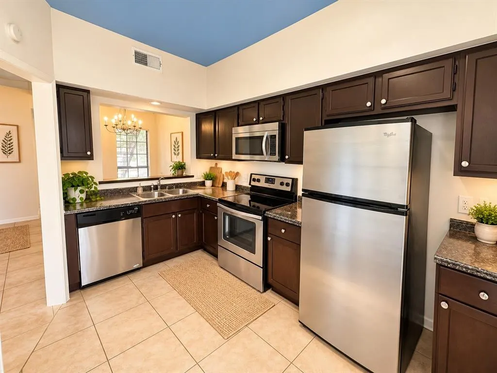 9601 Forest Lane #512