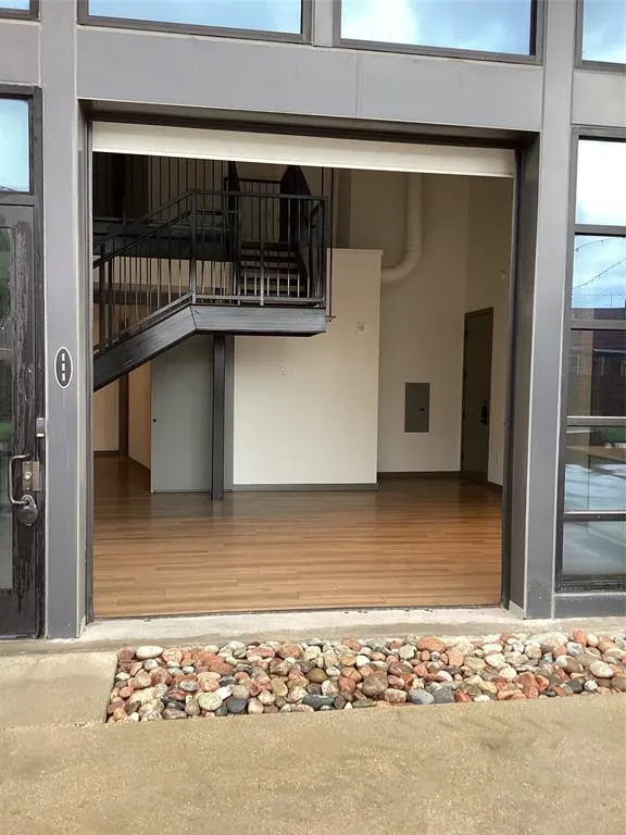3900 Commerce Street #111