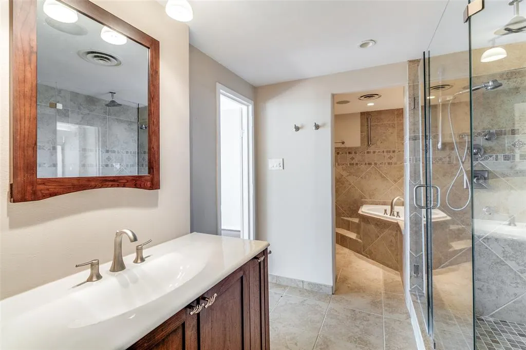 6211 W Northwest Highway #2801