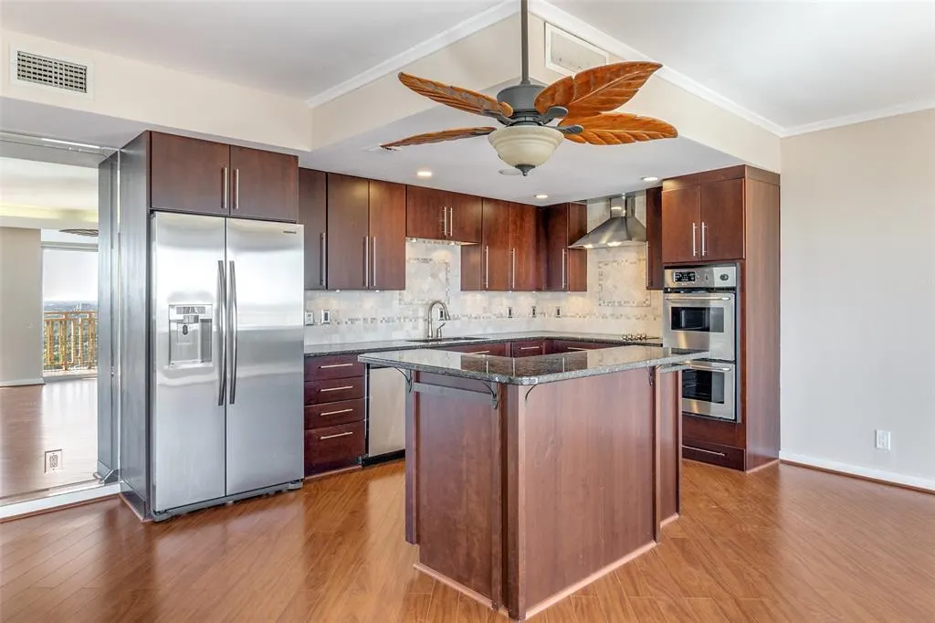 6211 W Northwest Highway #2801