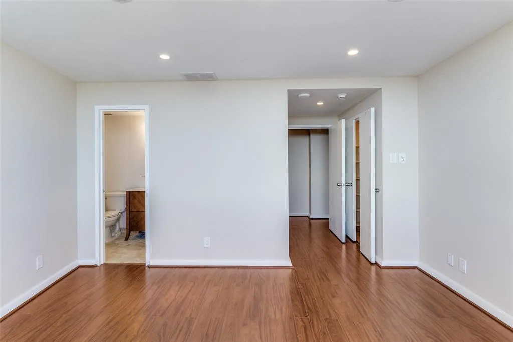 6211 W Northwest Highway #2801