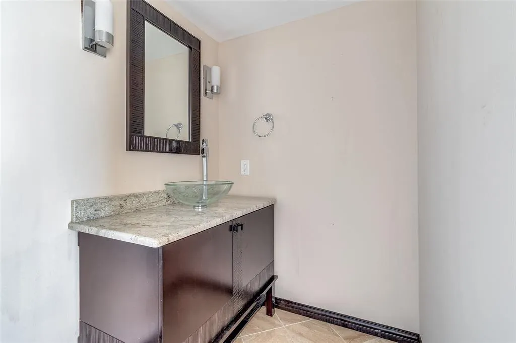 6211 W Northwest Highway #2801