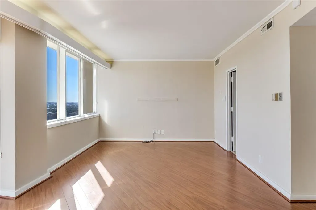 6211 W Northwest Highway #2801