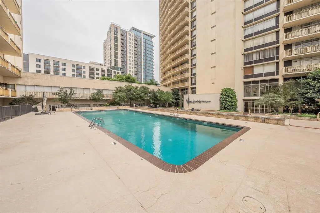 6211 W Northwest Highway #2801