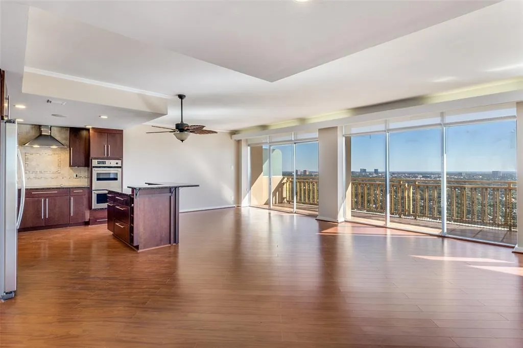 6211 W Northwest Highway #2801