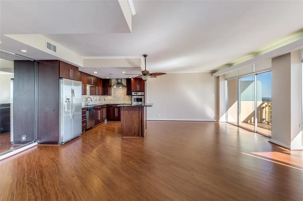 6211 W Northwest Highway #2801