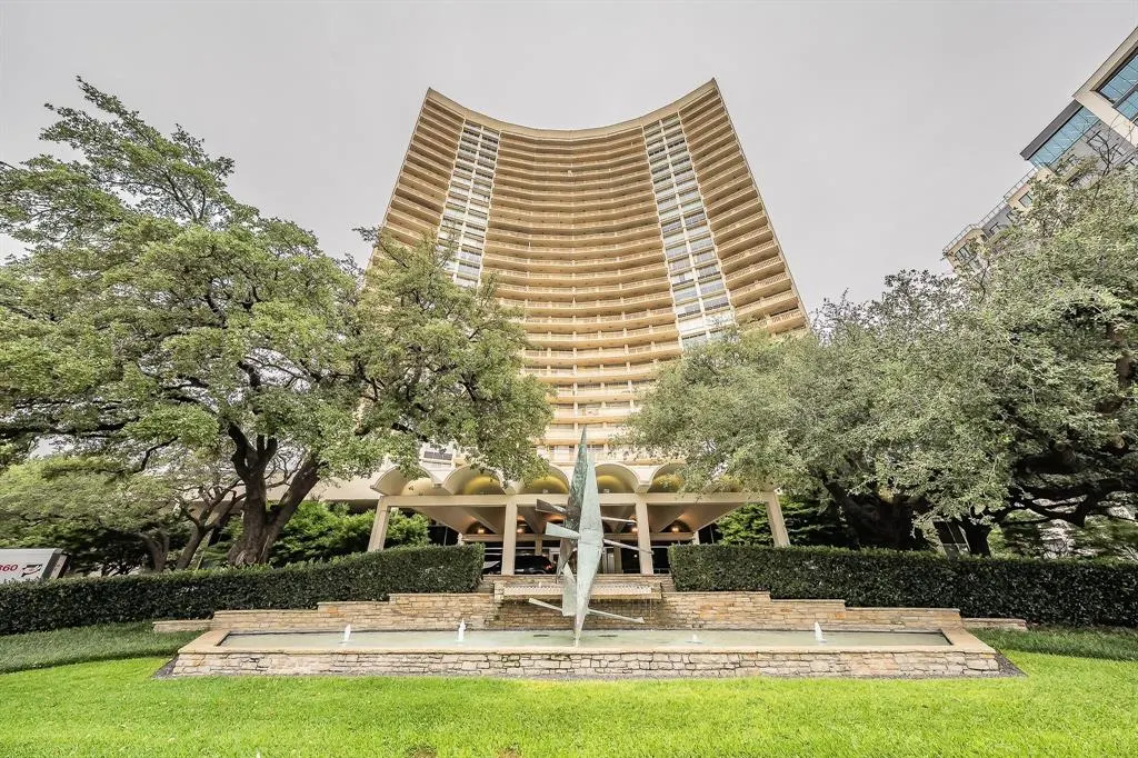 6211 W Northwest Highway #2801