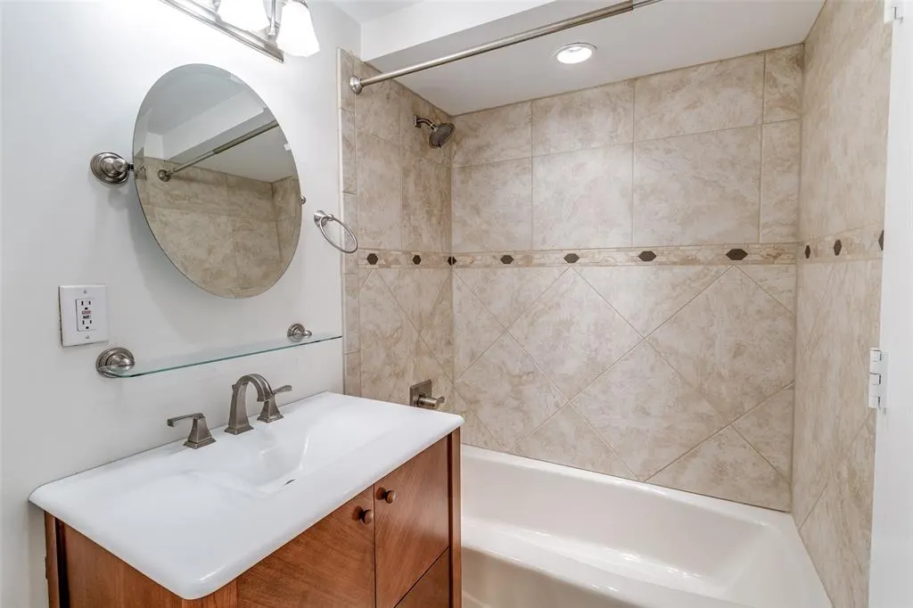 6211 W Northwest Highway #2801