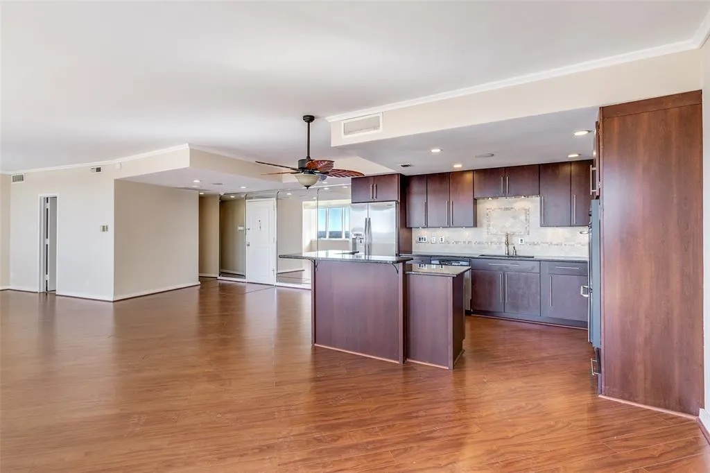 6211 W Northwest Highway #2801