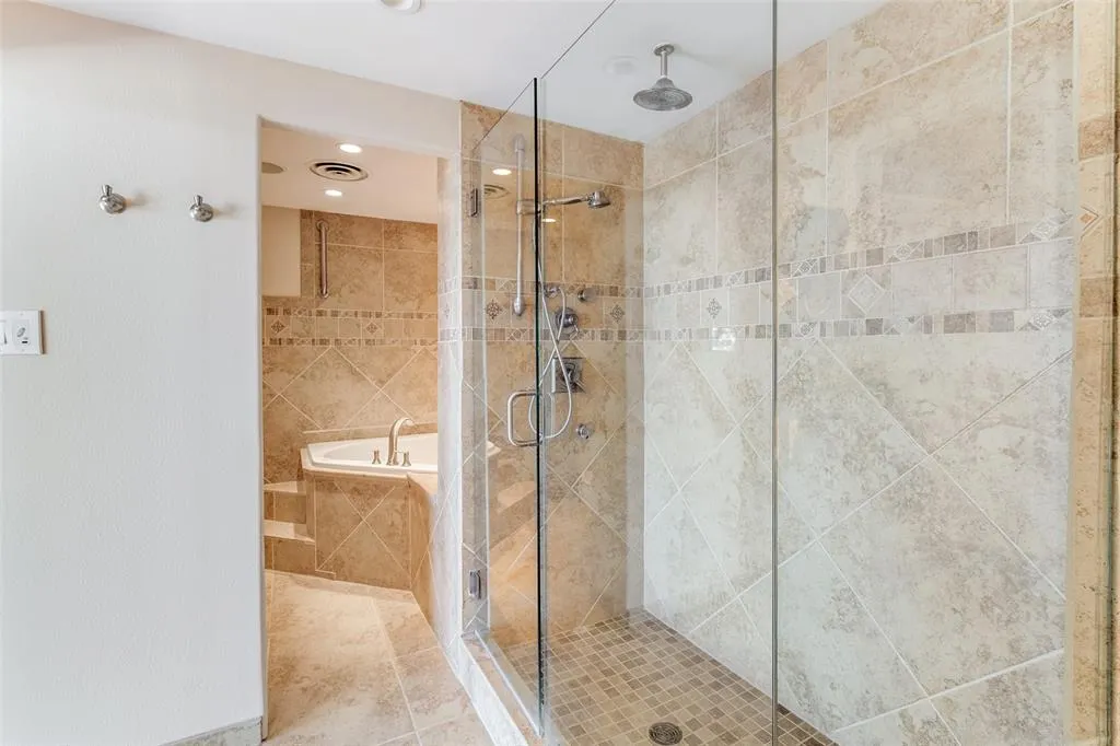 6211 W Northwest Highway #2801