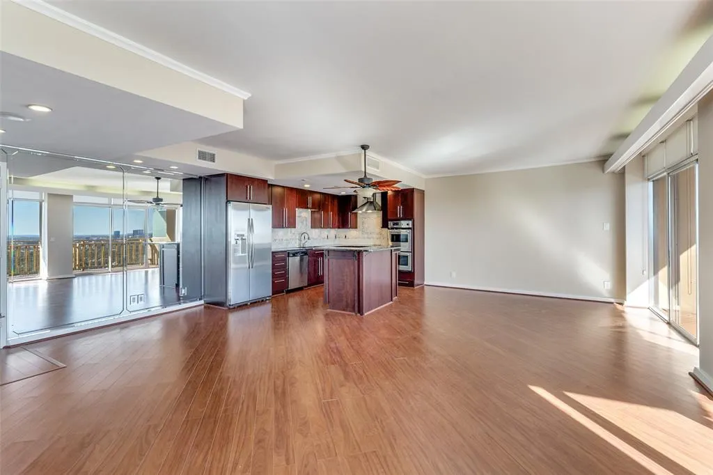 6211 W Northwest Highway #2801