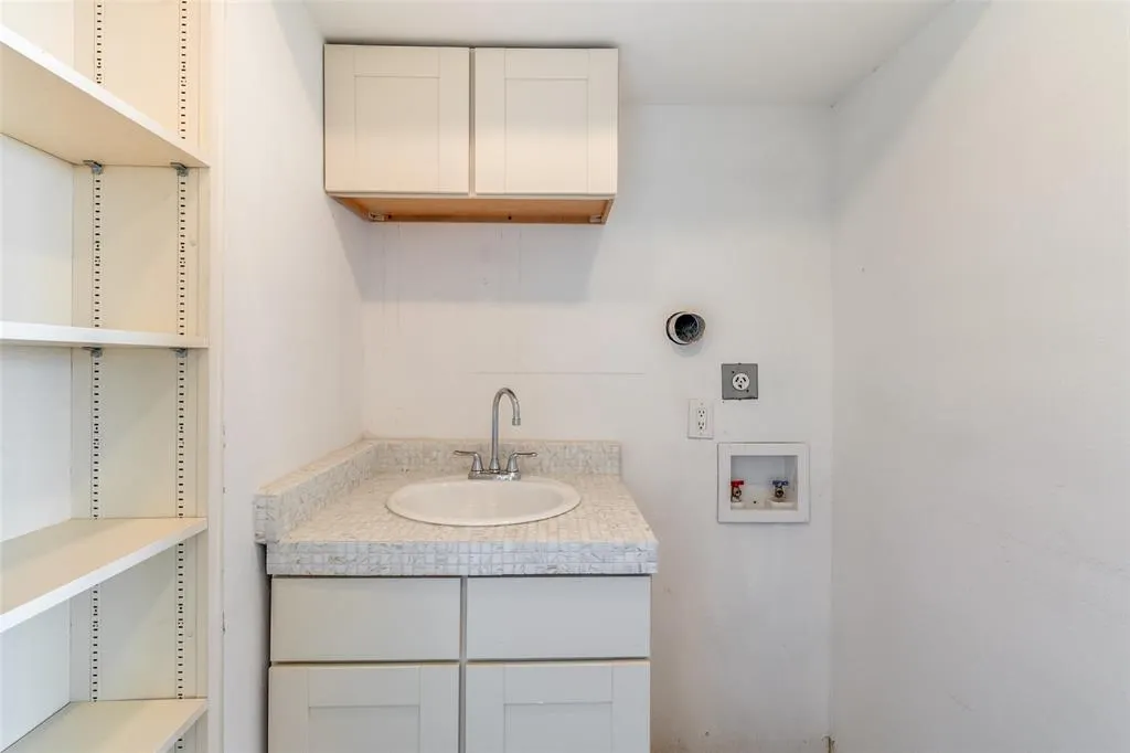 6211 W Northwest Highway #2801