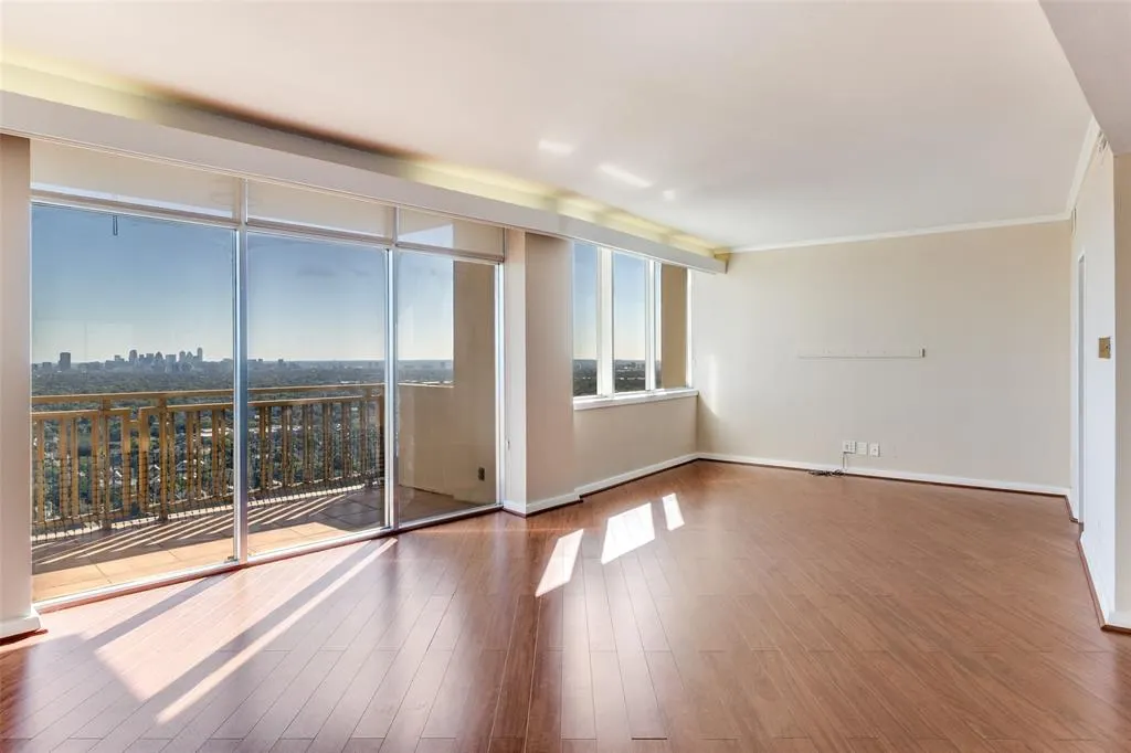 6211 W Northwest Highway #2801