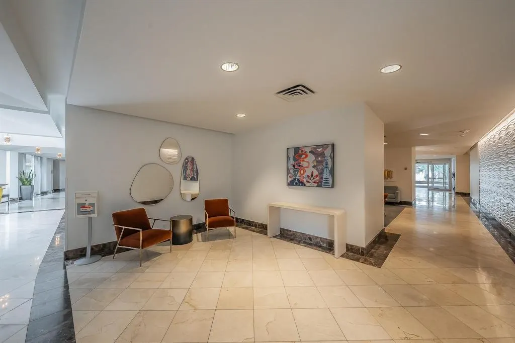 6211 W Northwest Highway #2801