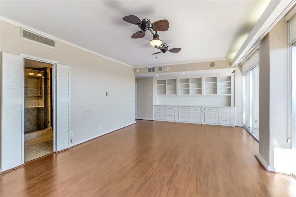 6211 W Northwest Highway #2801