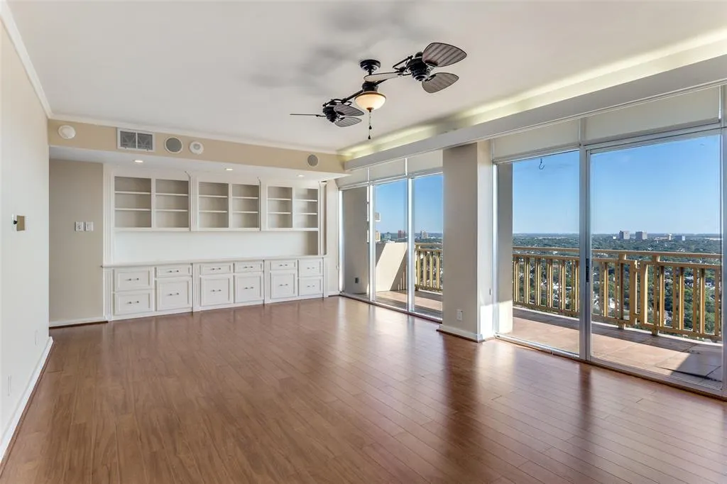 6211 W Northwest Highway #2801