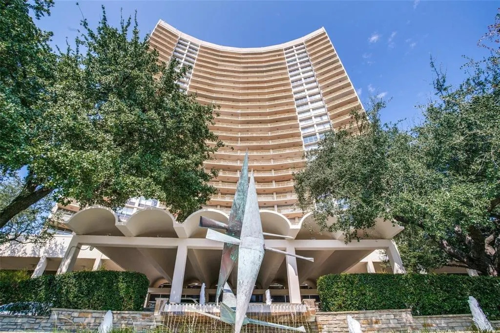 6211 W Northwest Highway #2801