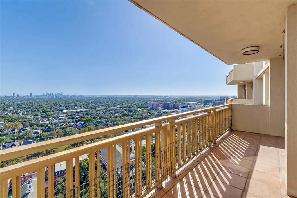 6211 W Northwest Highway #2801