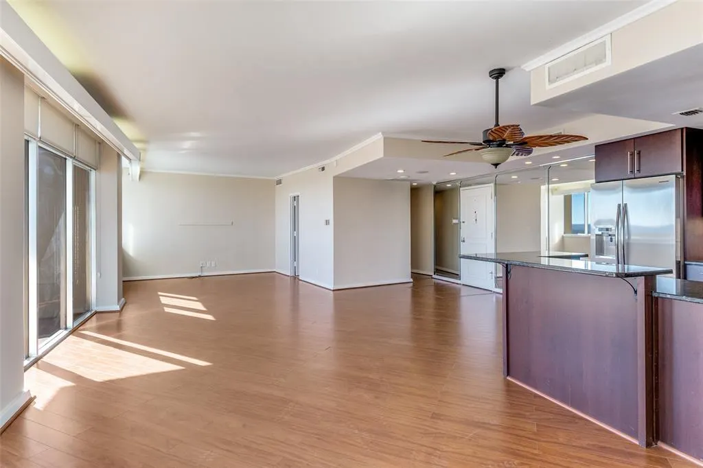 6211 W Northwest Highway #2801