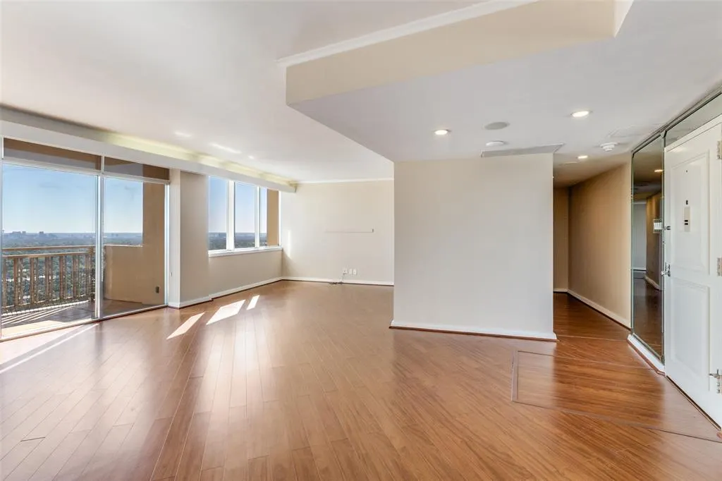 6211 W Northwest Highway #2801