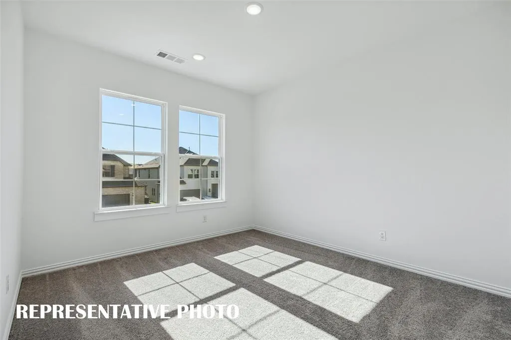 5401 Roselyn Way