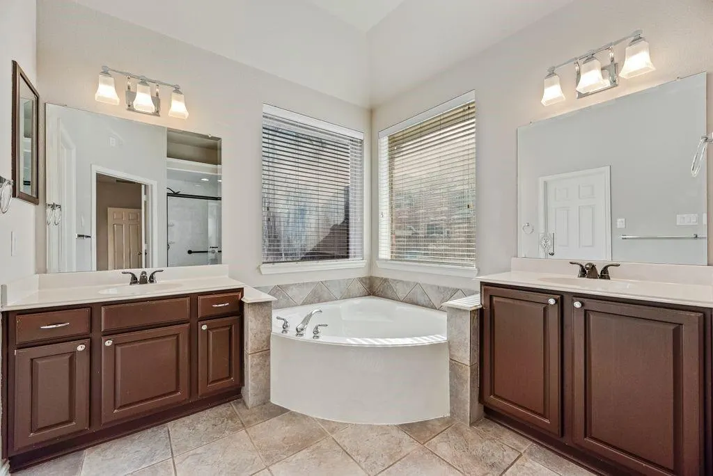 5544 Hidden Creek Lane