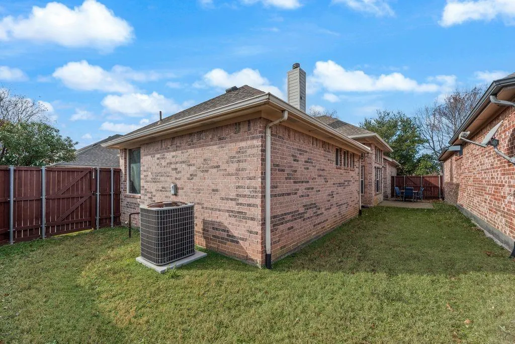 5544 Hidden Creek Lane