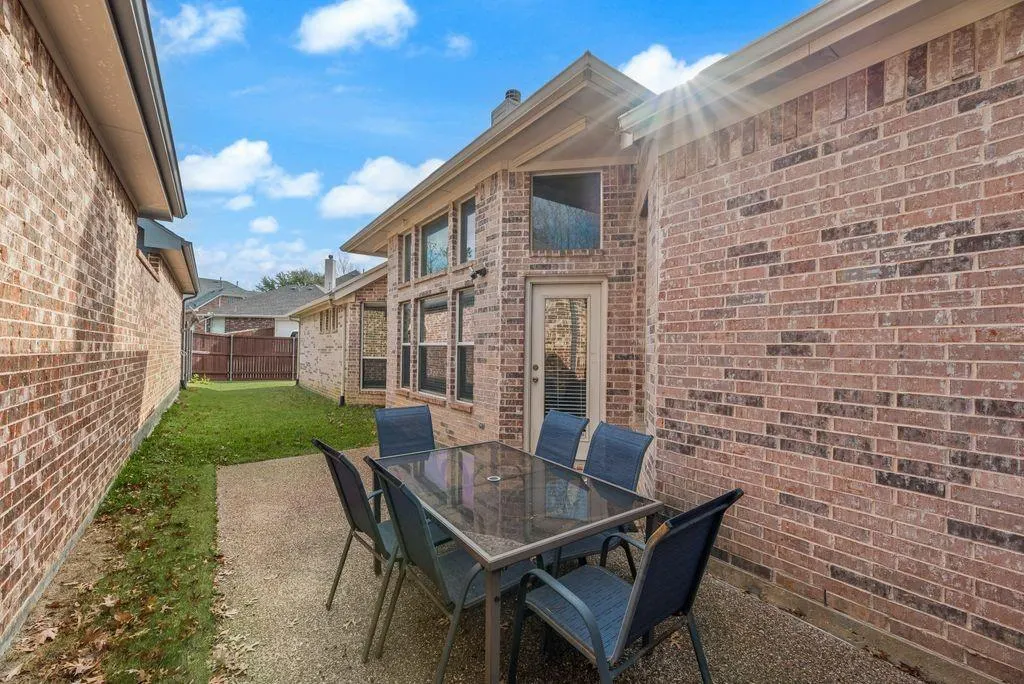 5544 Hidden Creek Lane