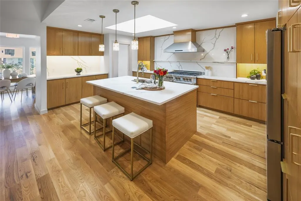 7117 Mimosa Lane