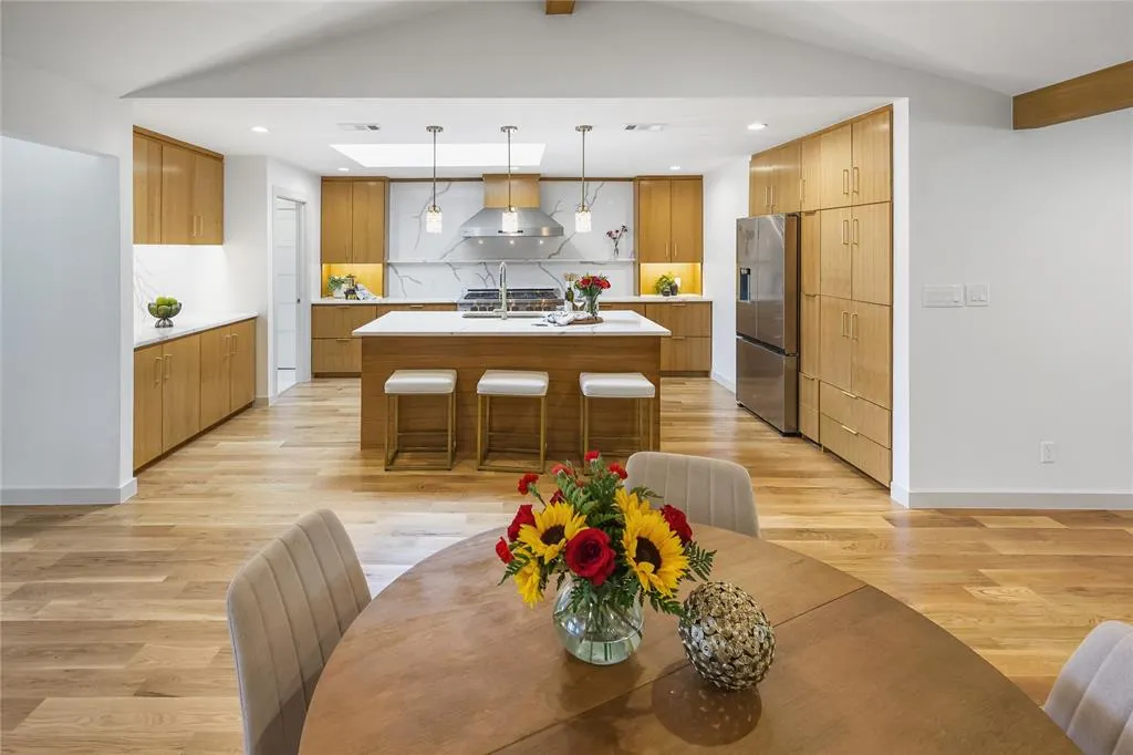 7117 Mimosa Lane