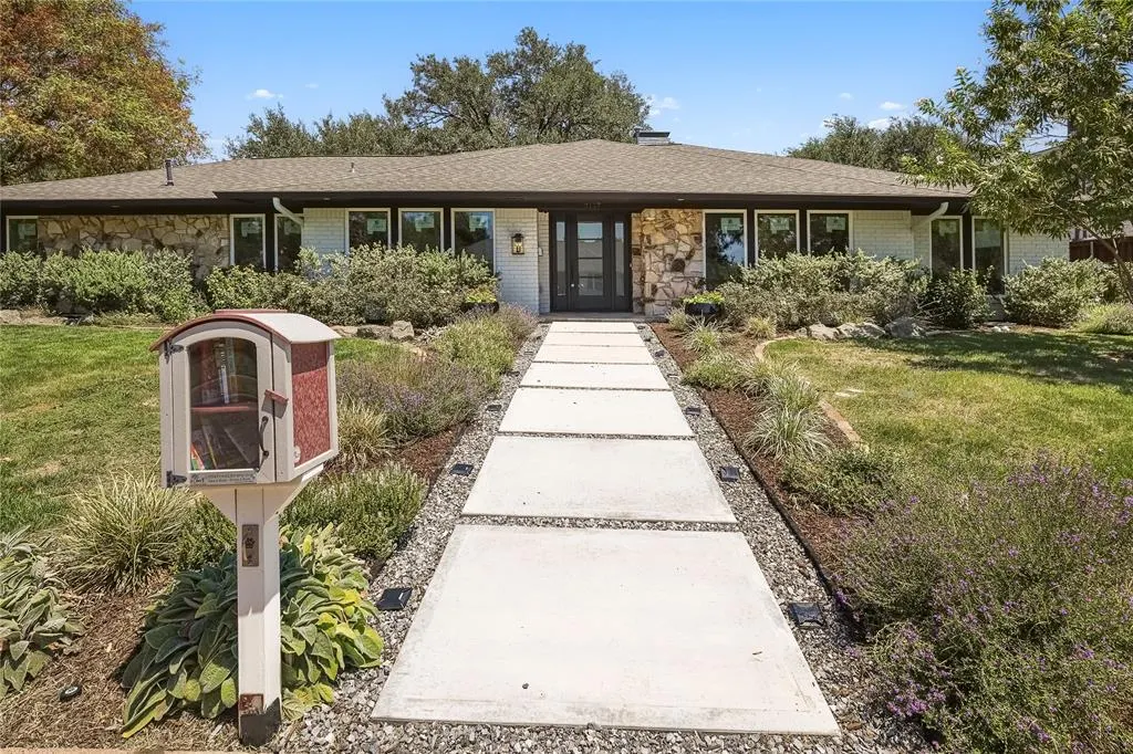 7117 Mimosa Lane