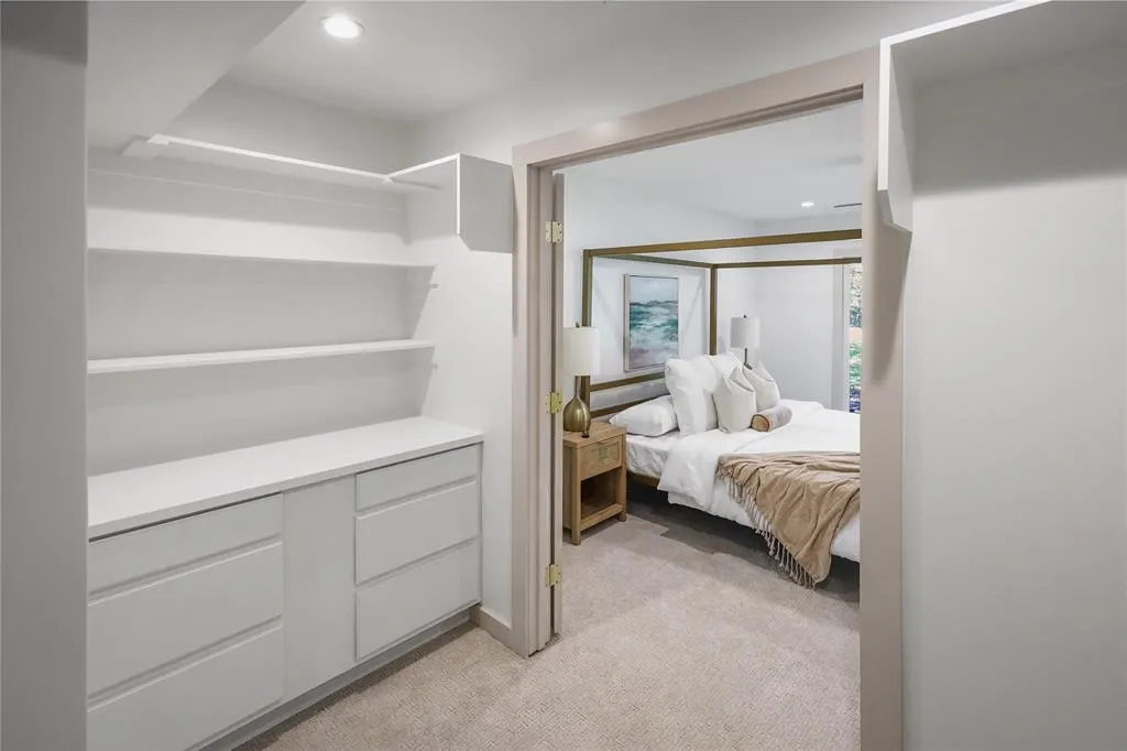 7117 Mimosa Lane
