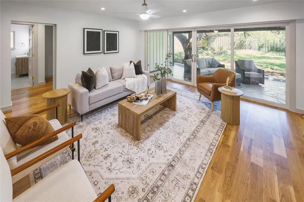 7117 Mimosa Lane