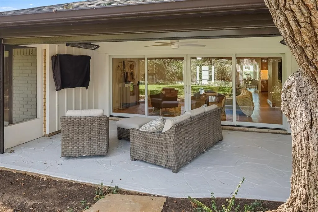 7117 Mimosa Lane