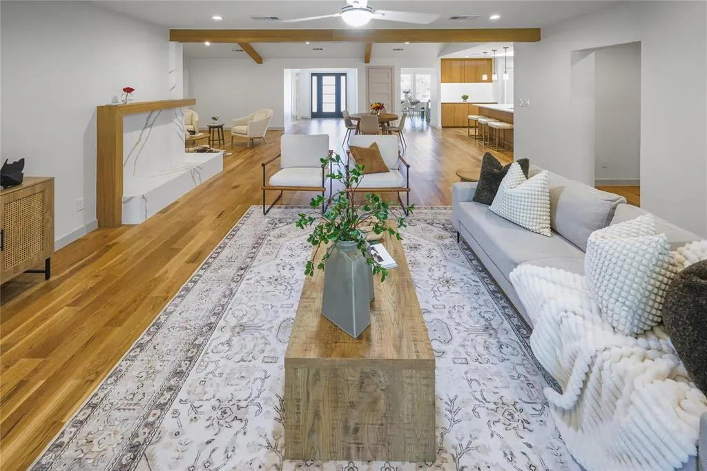 7117 Mimosa Lane