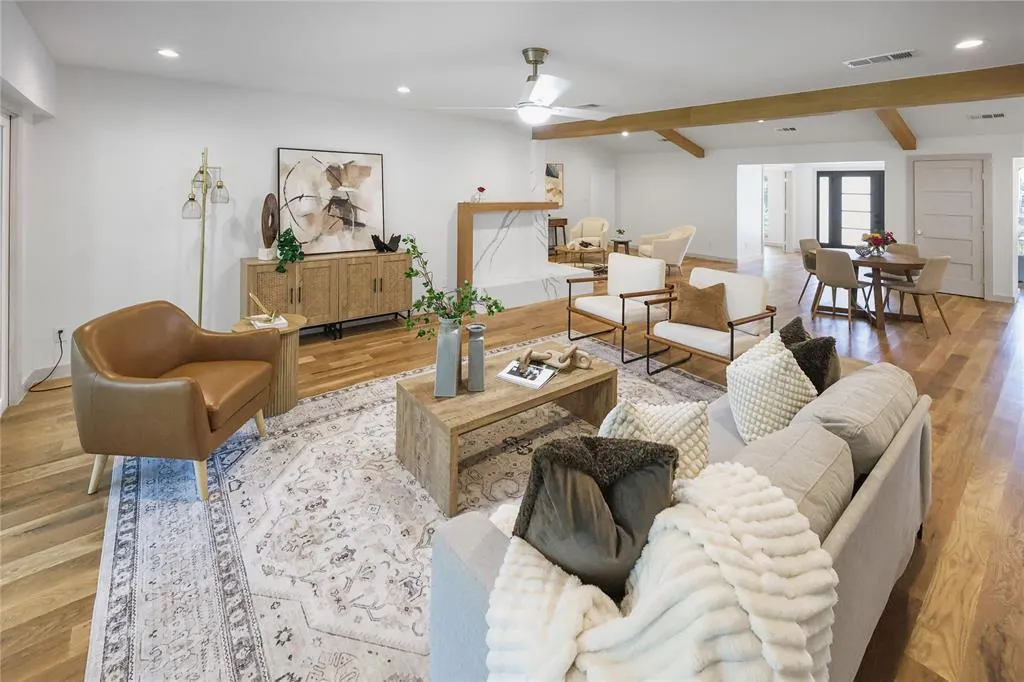 7117 Mimosa Lane