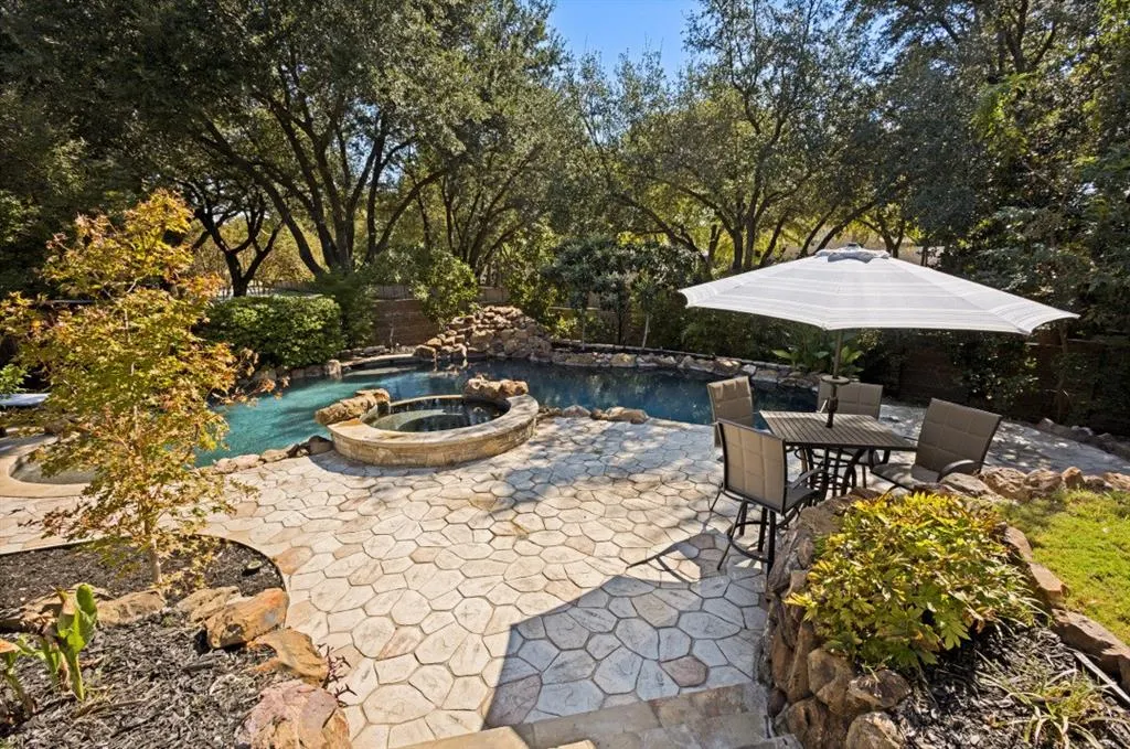 1729 Watersedge Drive
