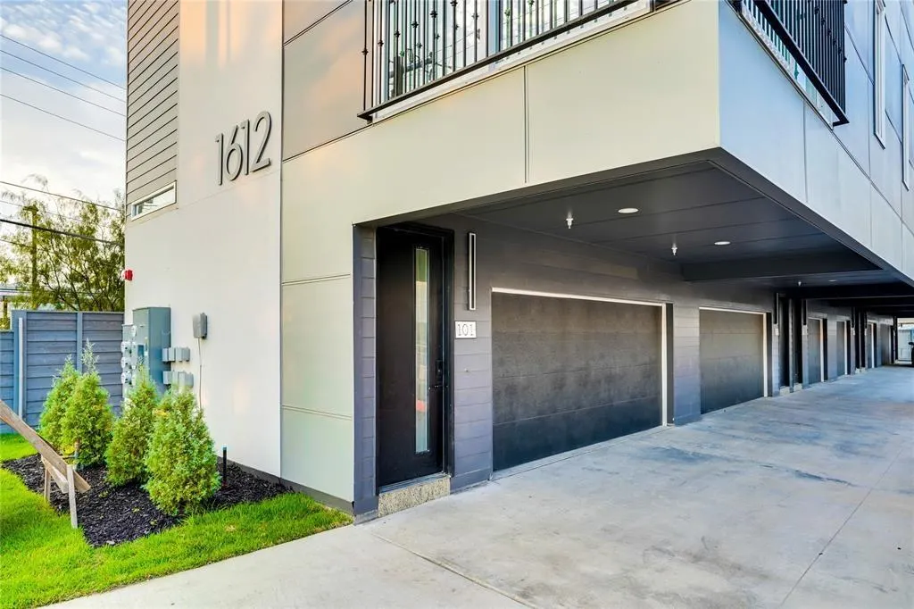 1612 Bennett Avenue #105