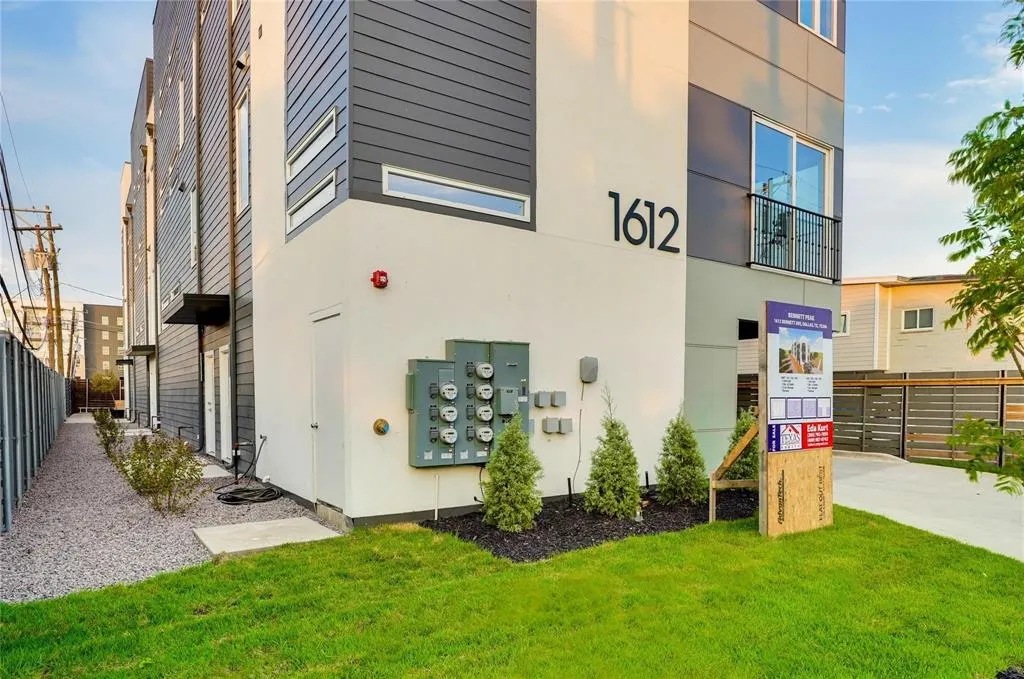 1612 Bennett Avenue #105