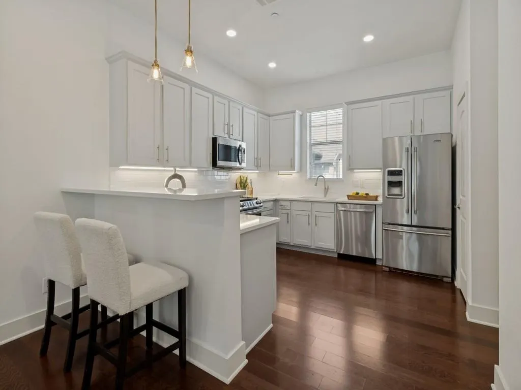 5743 Prospect Avenue #102