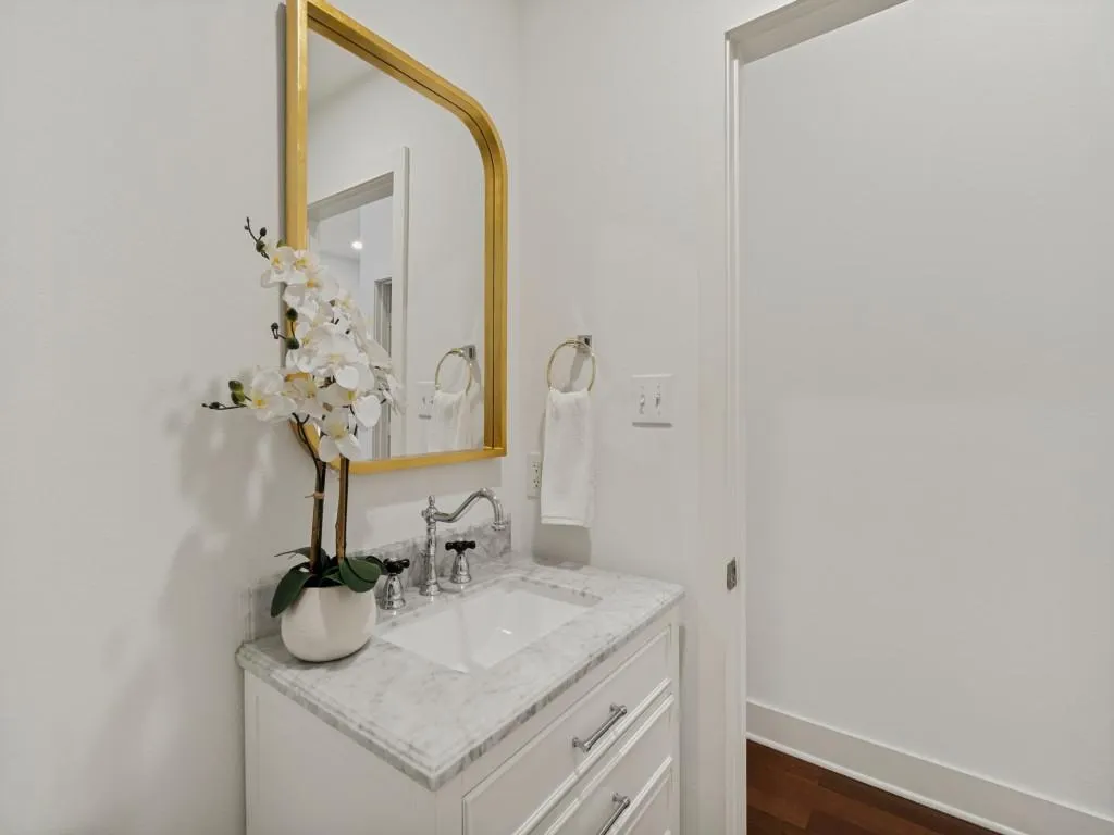 5743 Prospect Avenue #102