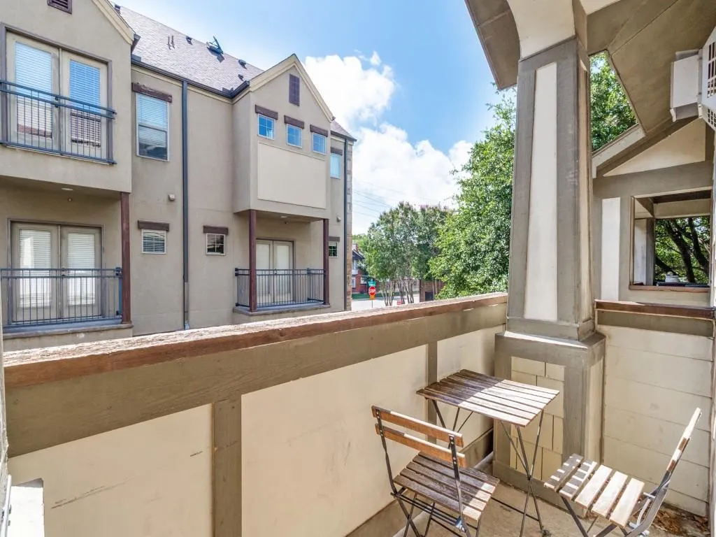 5743 Prospect Avenue #102