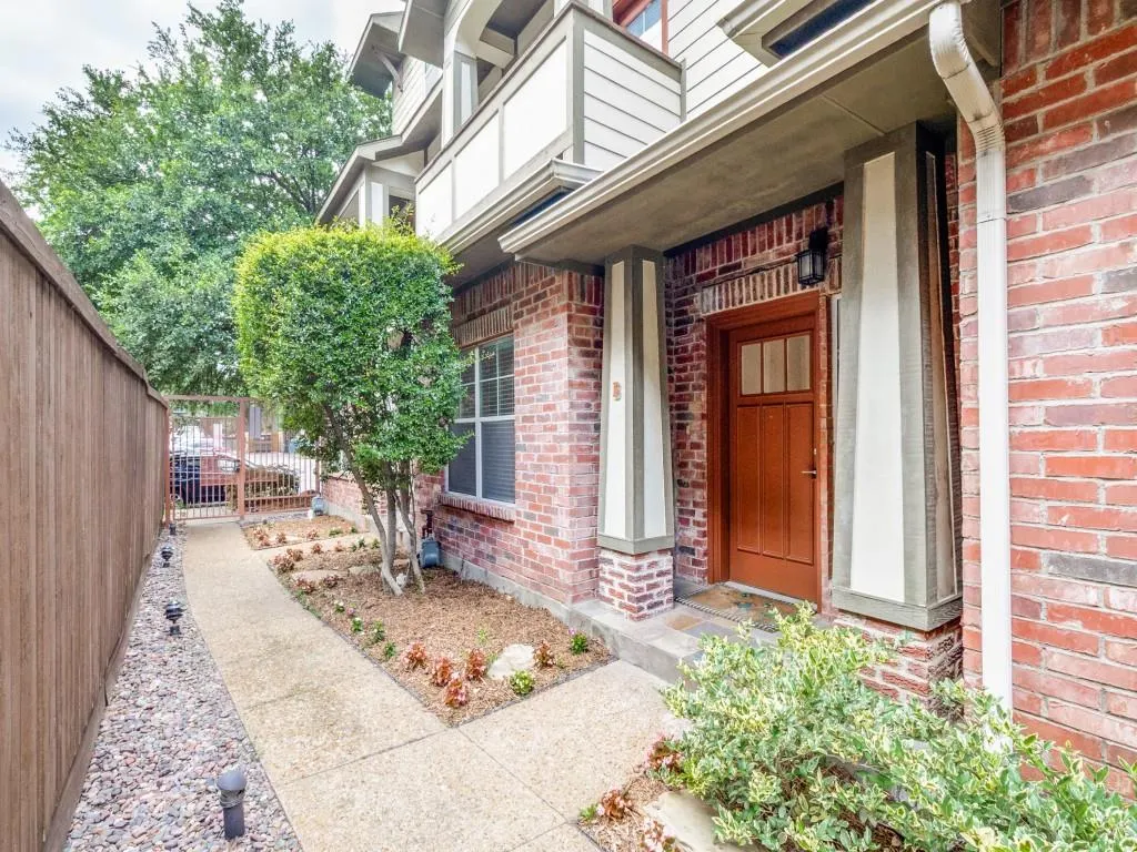 5743 Prospect Avenue #102