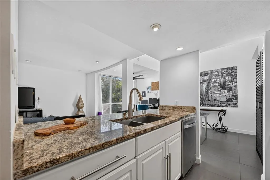 4003 Gilbert Avenue #7